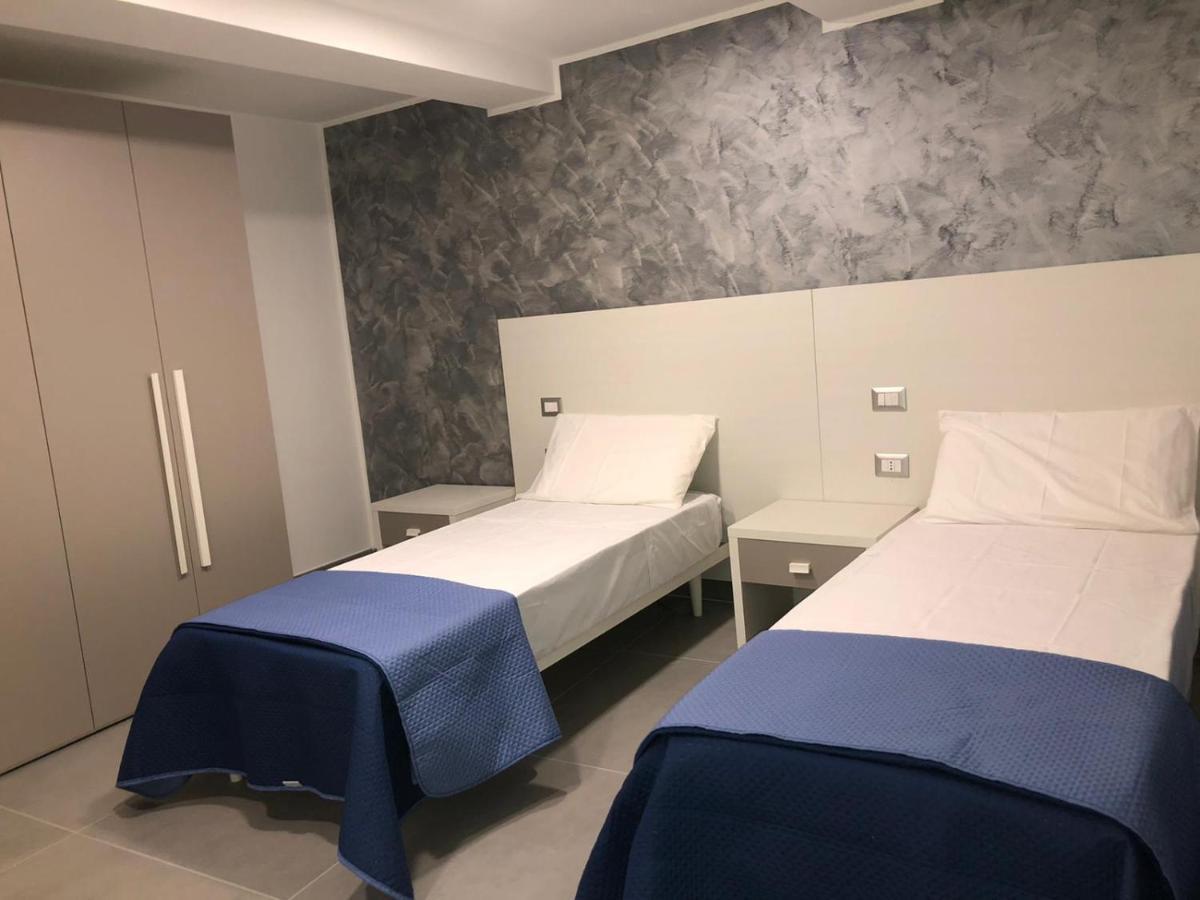 3 Rooms Chiaia Neapel Exterior foto